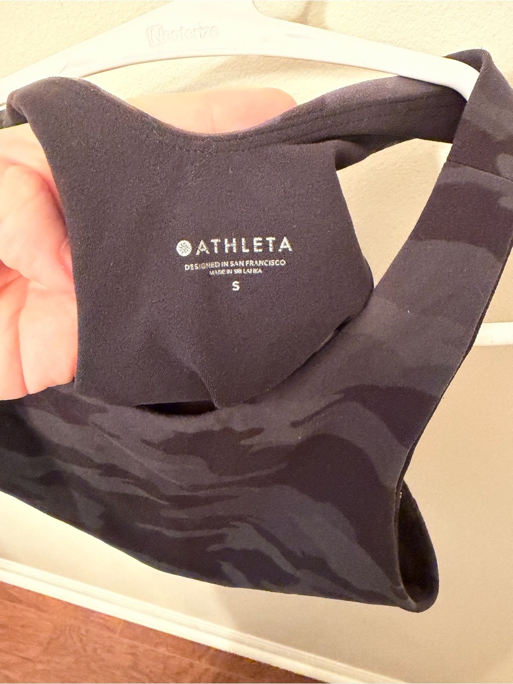 💗 Athleta Conscious Crop in Camo size Small - Picture 3 of 3